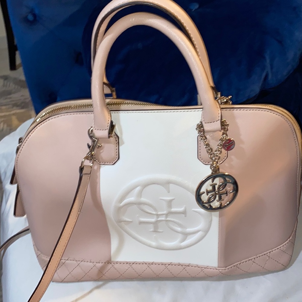 Guess handbag roomy and a great color for spring!used once